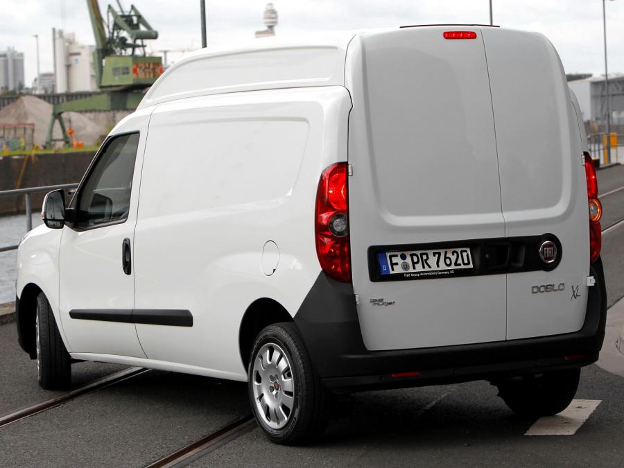  Fiat Doblo Cargo XL 2012 года  (фото 2 из 10)